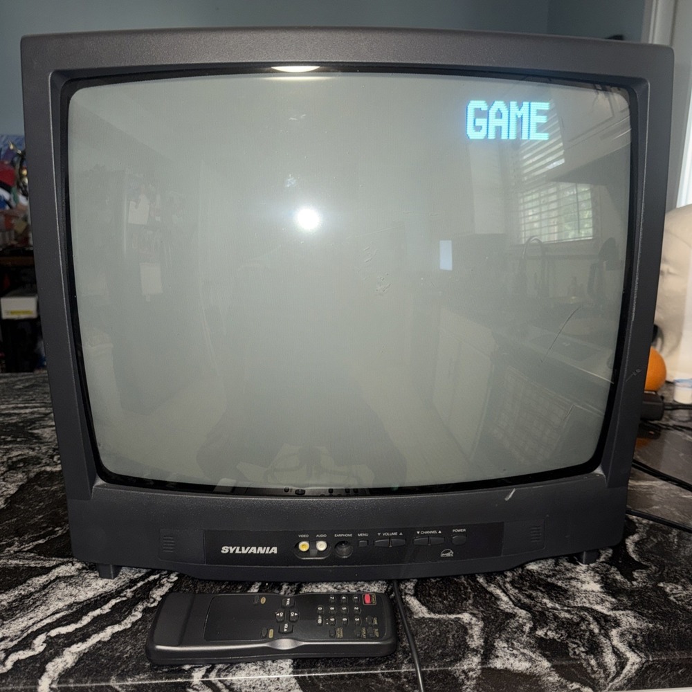 Vintage Sylvania 19" Color CRT TV SST4192 Retro 90's Gaming With Remote Tested